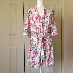 Show me your mumu Brie
robe garden of blooms FLAW: small hole in robe's tie belt